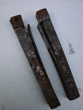 2 Stück alte Bankhaken Bankeisen für alte Hobelbank Werkbank Eisenklotz Werkzeug