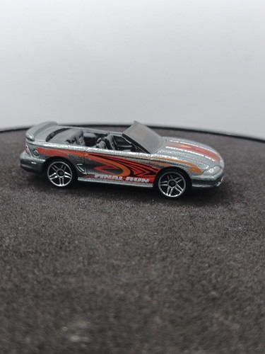 Hot wheels ford mustang - hot, gt