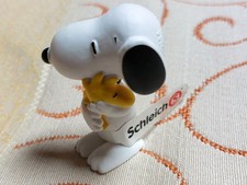 SCHLEICH © `14 : Peanuts SNOOPY mit WOODSTOCK im Arm. Made in Germany.