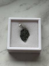 Natürlicher Moldavit Rohstein