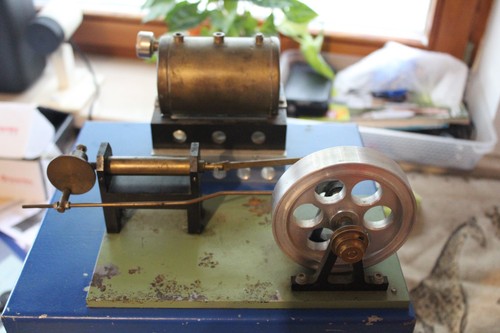 Dampfmaschine alt massiv - alt,