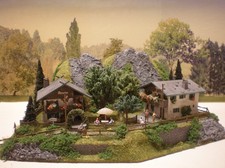 H0 Diorama HO 1:87 Alpen Berg Dorf Felsen Haus Häuser patiniert Beleuchtung