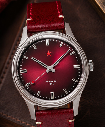Red star hand mechanical - red,