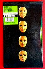 Buch in Pappschuber mit 2 CDs