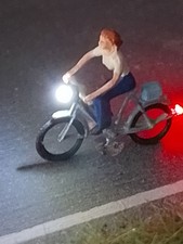 Preiser Fahrradfahrerin mit