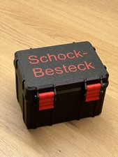 Schockbesteck mit Box + Würfel + Becher - Knobelbesteck Schocken Knobeln