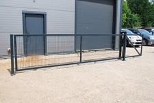 Schiebetor mit Bodenschiene B