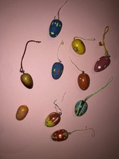 Zehn alte Ostereier aus Holz