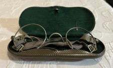 Antike Nickelbrille mit Bändern im Original Etui. Militärbrille.hellgrau