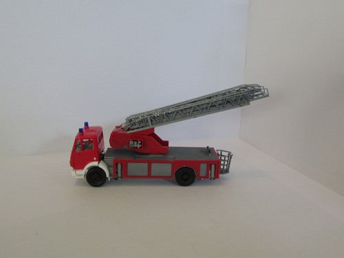 Herpa mercedes benz feuerwehr - mercedes-benz,