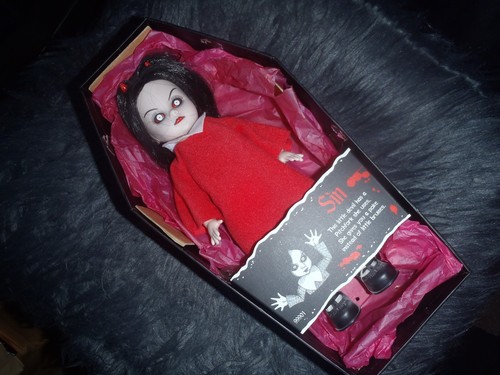 Mezco living dead doll sin - living,