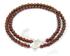 Edelstein Granate in Kugelform