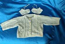 Baby Trachtenjacke  selbst gestrickt und Schuhe Retro - Zitronengelb