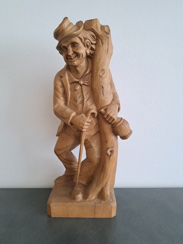 Große handgeschnitzte