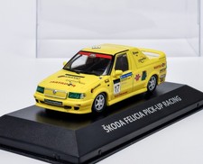 Skoda Felicia Pickup Racing (2001) gelb + Plexiglasbox DeA 1:43