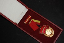 Banner der Arbeit I Stufe mit  Glatter Rückseite im Roten Luxus Etui