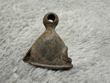 Eine alte glocke aus - eine,