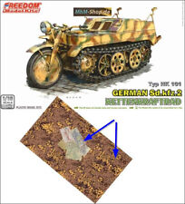 WW2. Deutsches SdKfz.2 Kettenkrad+Tarndecke (Stoff)+6 Karten im Maßstab 1:16