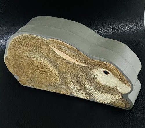 Uralter osterhase aus pappe - aus,
