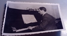 Altes Foto Mann am Klavier