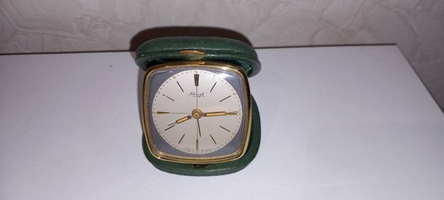Alter mechanischer reisewecker - alter,