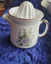 Zitronensaftkännchen mit Saftpresse, Porzellan, Blumenmotiv
