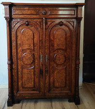 Frühes Gründerzeit Vertiko Nuss Wurzelholz in selten exzellenter Qualität 1870