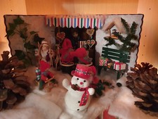 Für die kalte Jahreszeit Uriger Glühweinstand im Schnee Puppenstube Schaukasten