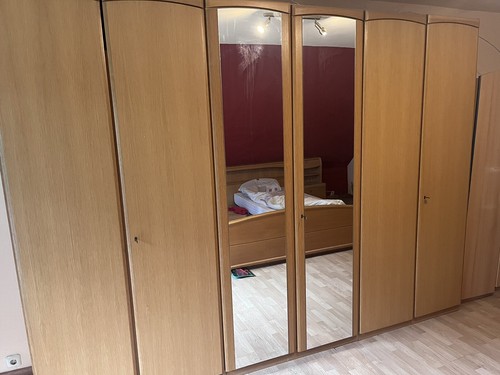 Kleiderschrank