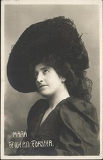 Schauspieler Mara Feidern Förster Hutmode