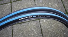 Schwalbe Lugano Reifen + Schläuche / Black Blue / 700 x 23C  #VELOWIZARD