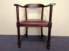 Klassischer Armlehnstuhl in