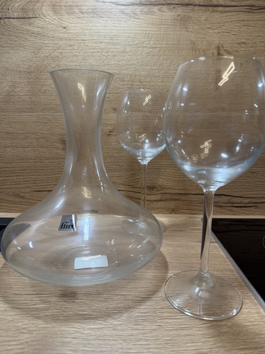 Weingläser mit krug flirt - weingläser,