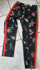 AJC Chinohose Gr. 38 schwarz mit Blumenmuster roter Galanstreifen in Satinoptik