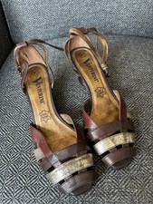 Braun/goldene Sandalen von