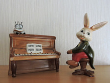 Goebel  - Hase am Klavier  -
