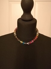 Schöne elegante Filz Halskette Collier Magnetschließe Top Zustand 