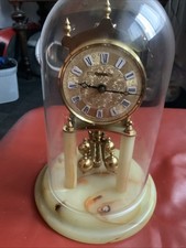 hübsche KUNDO DREHPENDELUHR mit Glasdom Messing Tischuhr Kaminuhr Quarz Glas