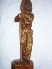ältere, große Holzfigur