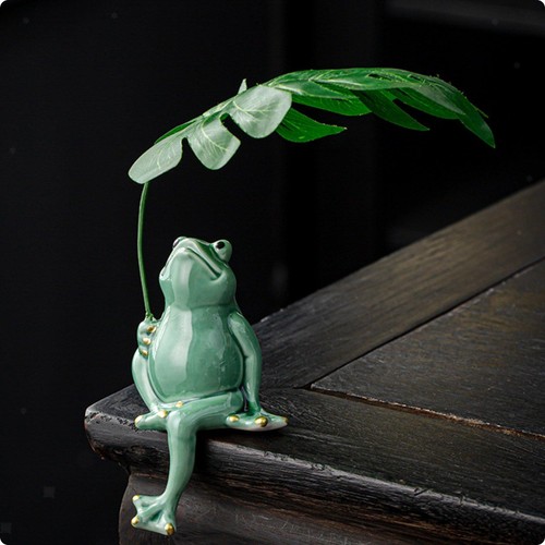 Froschfigur aus keramik blatt - froschfigur,