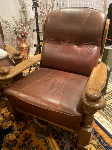 Brauner ledersessel mit - ledersessel,