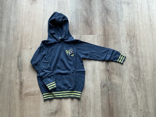 Ein kaputzenpullover von - kaputzenpullover, kiki