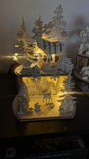 Holzdeko 30 cm | LED | Winterlandschaft mit Hirsch und Rehen | Handmontiert