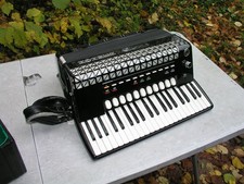 Akkordeon Hohner Atlantic 4 N de Luxe vox 5 p MIDI mit 120 Bässen mit Zubehör