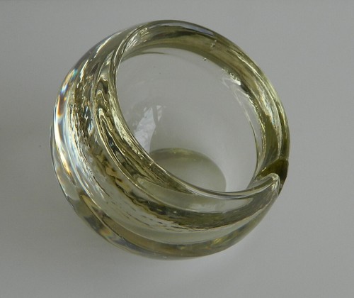 Kugelaschenbecher aus