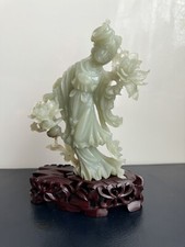 Schöne Jade Art Hartstein geschnitzte chinesische Dame Skulptur auf Holzständer