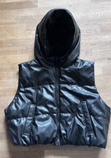 Kurzweste mit Kapuze im Lederlook von H&M in Gr. M