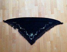 Trachtentuch aus Samt mit Stickereien und Franzen