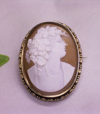 MUSCHEL KAMEE: HISTORISMUS