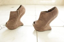 Sexy Plateau Pony High Heels Pumps von Girl Play braun beige Velours Gr 36